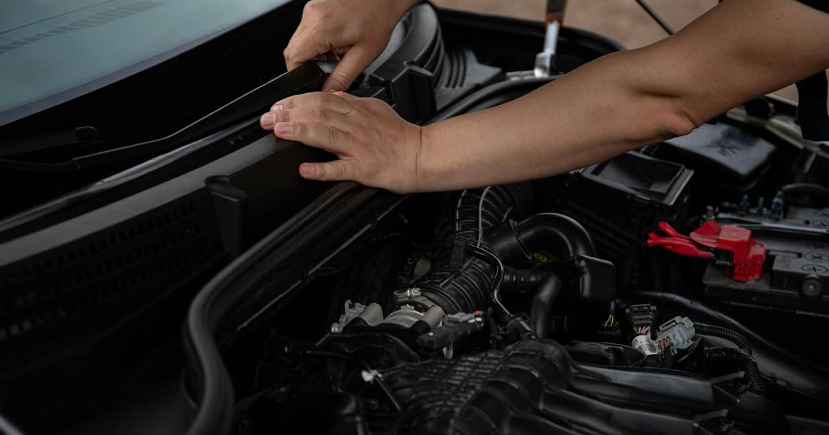 Transmission Fluid Change Guide: Intervals, Types, and Signs of Trouble